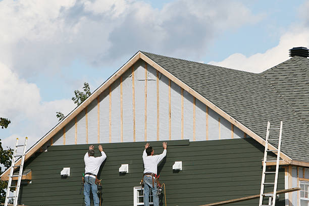 Professional Siding Repair technician working in Yorktown, IN